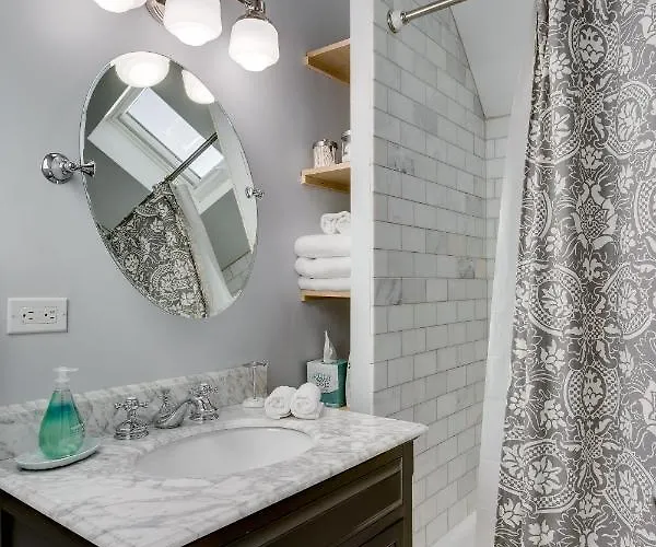 Old Town Elegance Awaits In Classic Stunner! Apts Апартаменты