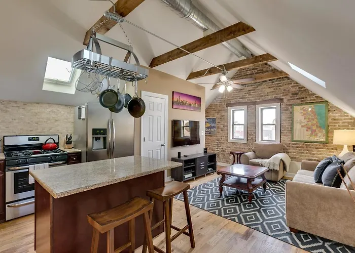 Old Town Elegance Awaits In Classic Stunner! Apts * Чикаго